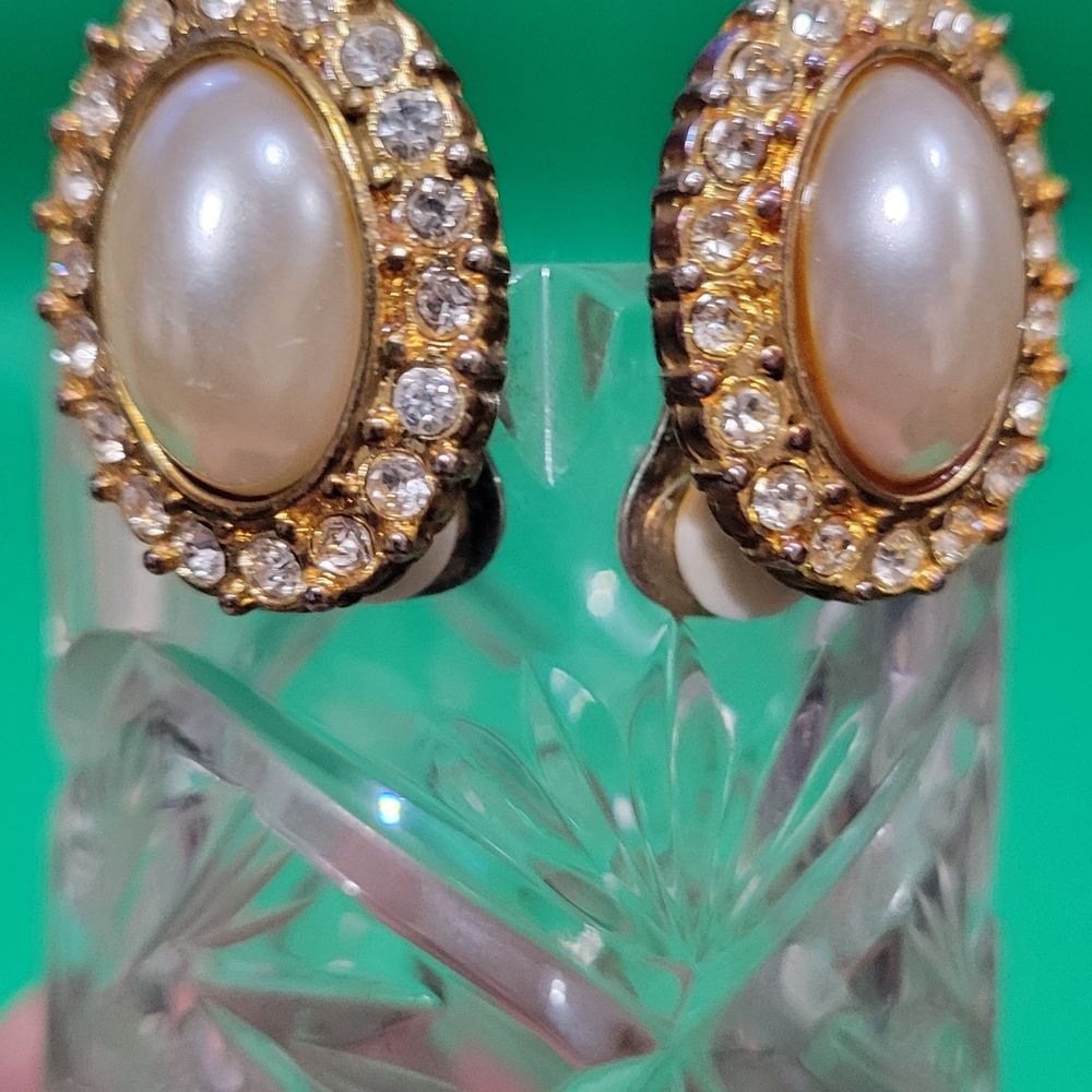 Stunning Vintage Clip on  Earrings